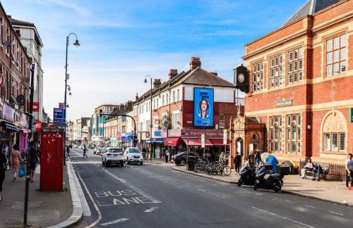 LUX 1 Bed Flat next to Station in Tooting - Photo 23