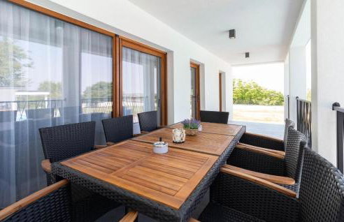 Gorgeous Home In Smokovic - Photo 2