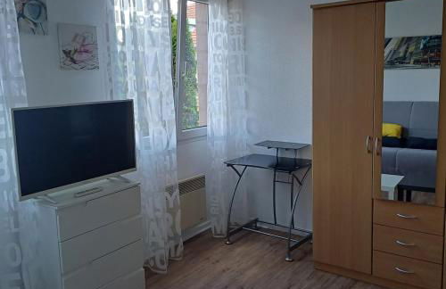 Furnished studio in city center in a quiet neighborhood - Foto 2
