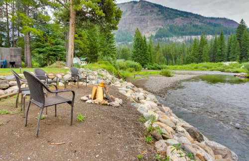 Creekside Silver Gate Getaway with Fireplace! - Foto 23
