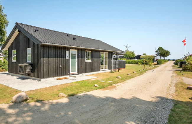 "Sighfrith" - 150m from the sea - Photo 17