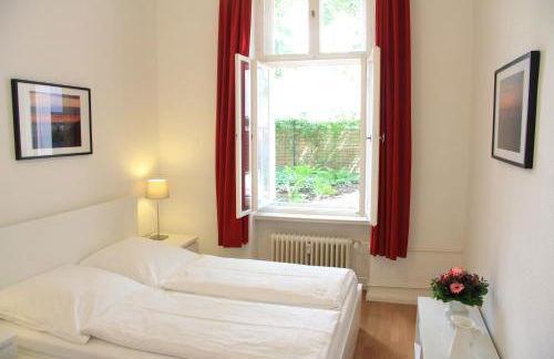 Nollendorf Apartments - 1 separate bedroom and 1 living room with sofa bed in Motzstraße - Foto 54