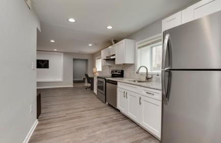 Stylish 3BR 3BA Colonial House by CozySuites - Foto 31