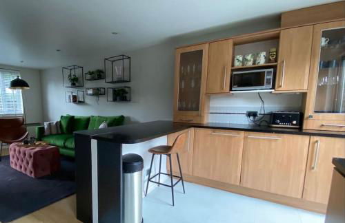 2 Bed House in Hampton - Free parking - Foto 15