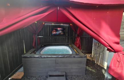 Game & Soak Retreat 3BR Private Jacuzzi Pool Table - Foto 62