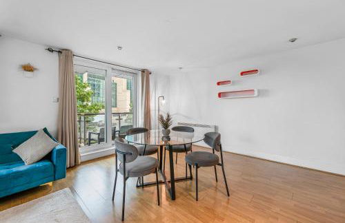 Riverside Apartments with Balcony, 1 Min Walk to Vauxhall Station - Foto 2
