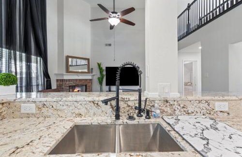 Spacious 5-bedroom villa in welcoming Burleson with WiFi, AC - Foto 54