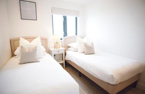 Stunning Two Bed Sea View Apartment with Pool & Gym - Foto 7