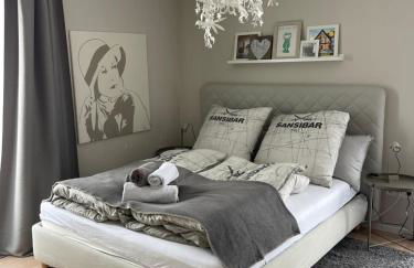 Architect-Apartments 80qm 3 Schlafzimmer, integrierter Küche und Bad, 2min von A8, Garten mit Sitzgruppe, ruhig und modern - Foto 1