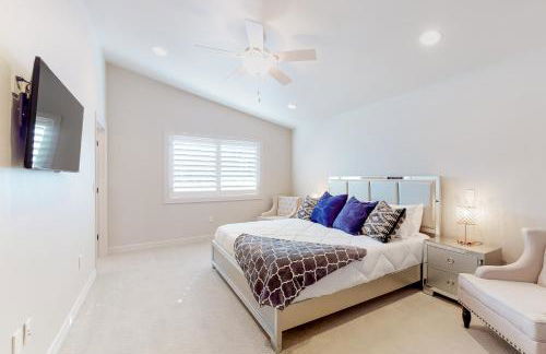 Lakefront home with hot tub, dock, kayaks, central AC, & great lake views - Foto 9