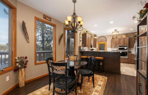 Stunning Mountain Retreat with View and Private Hot Tub - Foto 9