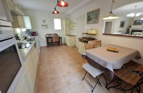 Villa Nicole avec piscine & jardin privés, parking dans le cœur du Luberon, proche Gordes, Roussillon, Goult, Bonnieux - Foto 14