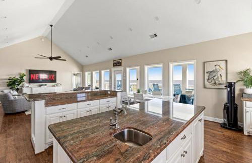 Seaside Sunrise Luxury Beachfront, Hot Tub, Firepit, Elevator - Foto 27