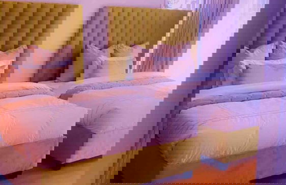 Or Tambo Airport Holiday Home - Photo 10