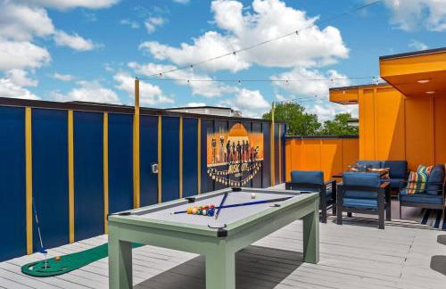 Chic Oasis 2 miles from DT - Pool table - B-Dashy - Foto 16