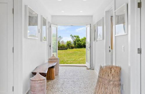 Surfside Villa by Rove Travel - Oceanfront Home with Hot Tub - Foto 48