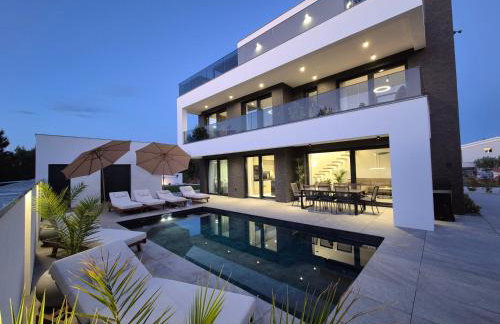 Luxury Villa Vesper- Heated Pool, Hot Tub, Rooftop terrace, Gym - Foto 2