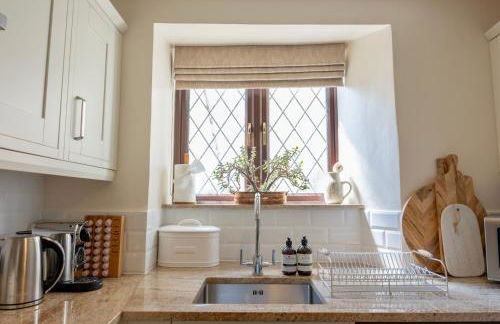 Danes Cottage - Luxury Peak District Retreat - Photo 24