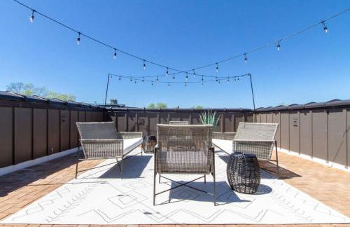The Ultimate Double Rooftop Deck with Skyline Views - Foto 37