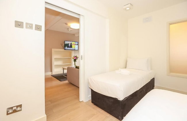 St. Stephen's Green Apartments - Photo 11