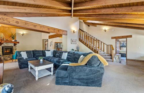 Sensational Burning Tree 4 bed 3 bath Retreat in the Country Club - Photo 2