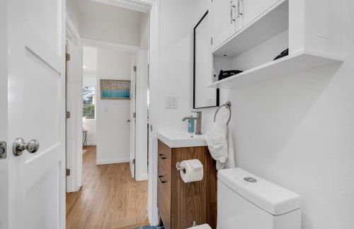 Modern Cottage, Hot Tub, Bistro Patio, Putting Green, Walk to All! - Foto 11