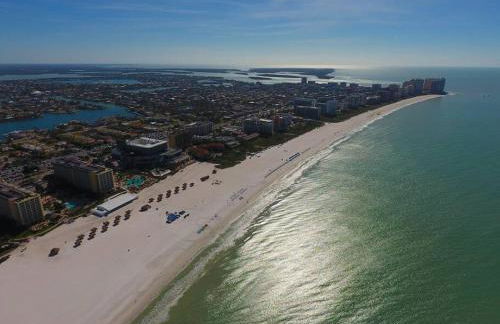 5* 3 BR 3 BA Home 4 min walk to beach & JW Marriott w/heated pool - Foto 39