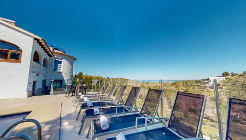 Villa León en Denia, vacaciones con barbacoa en terraza, piscina privada y vistas al Mediterráneo by Family Homes - Foto 4, sunbed