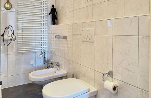 Ferienwohnung Residenz am See - exklusive Wohnung in erster Reihe mit Balkon und Seeblick - Photo 12