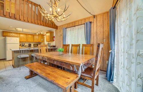 Fire Pit and Games! Secluded Chalet 30 Mi to Montage - Foto 8