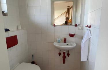 Twenge Retreat - Haus Nähe Stadt und Flughafen mit Garten, 3 Zimmer, TV, Küche, Bad und Netflix - Foto 36