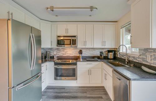 Modern Puyallup Townhome with Backyard and Fireplace - Foto 9