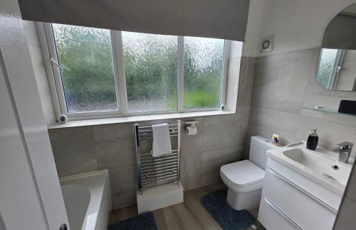 5 Beds 7 guests Private Garden Free Parking - Foto 11