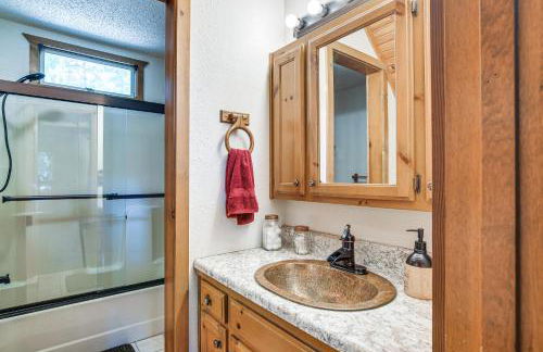 3 Mi to Table Rock Lake Cabin with Fire Pit! - Foto 15