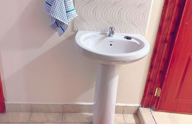 Lux Suites Polytech Court Apartments - Photo 10