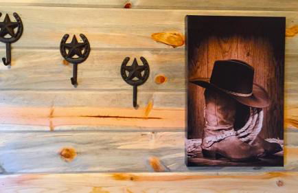 Canyonlands Barn Cabin with Loft, Full Kitchen, Dining Area for Large Groups - Photo 54