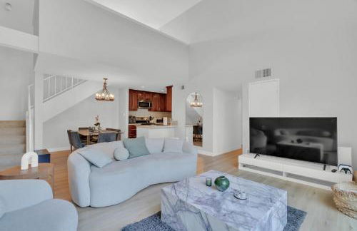 High Ceilings 3BR with Loft-2 Baths Pool & Jacuzzi - Foto 17