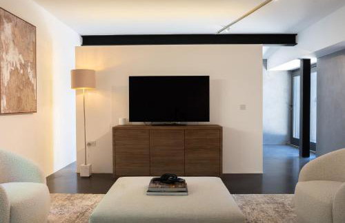 Pass the Keys Bond-villain Style Home with Panoramic Views - Foto 19