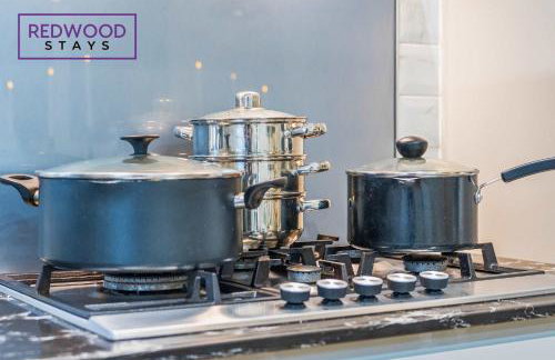 Cosy 3-Bedroom Serviced House with Free Fast WiFi and Parking for 2 Cars By Redwood Stays - Foto 35