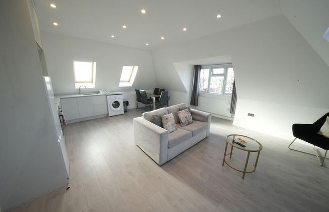 Heathrow Charge and Go - Photo 49