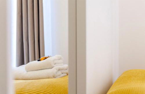 Bright 2BR flat off trendy Chiswick High Road - Photo 22