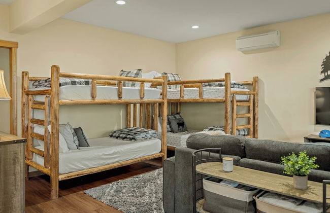 Pocono Paradise by Avantstay Lakeside Retreat, Hot Tub, Game Room, Near Beach - Foto 16