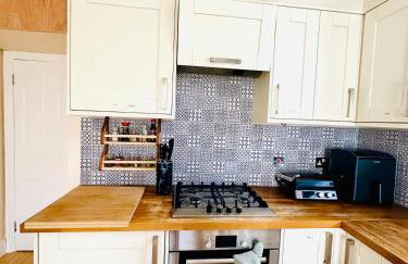 Large Double Room with Private Bathroom West Zone 3 Free Parking - Foto 17