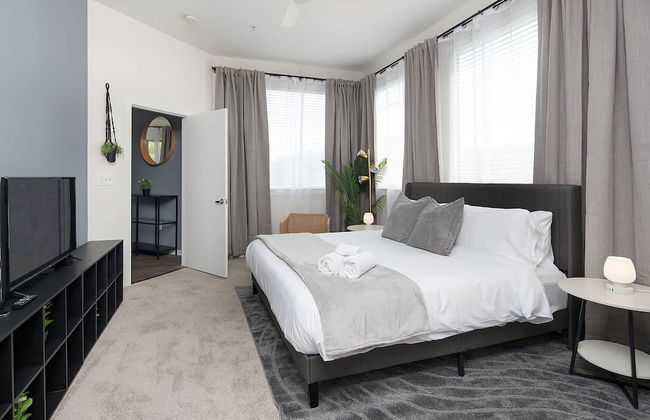 Uptown 1st Ward Corner Unit Superior 2BD Apt - Foto 15