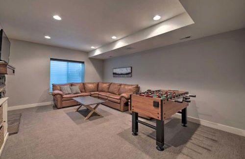 Modern Huntsville Resort Retreat with Deck and Hot Tub - Foto 9