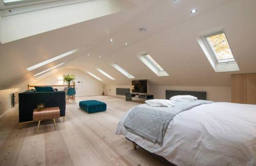 Luxury Coach house next to woodland in Knutsford - Photo 36