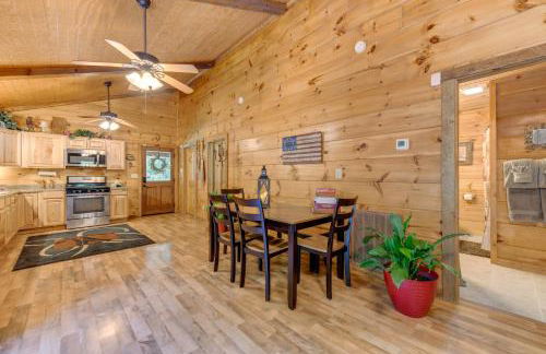 Secluded Cosby Cabin with Wraparound Deck - Foto 7