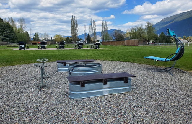 Glacier Acres Guest Ranch - Foto 40