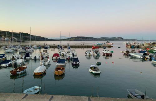 Church Cottage, Charmouth - Photo 26