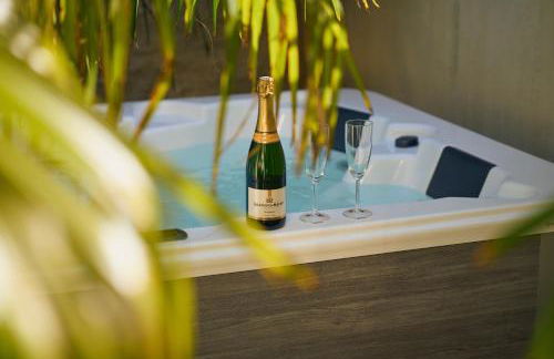 Suite atypique - Jacuzzi spa privé, en centre ville de Cognac - Foto 1